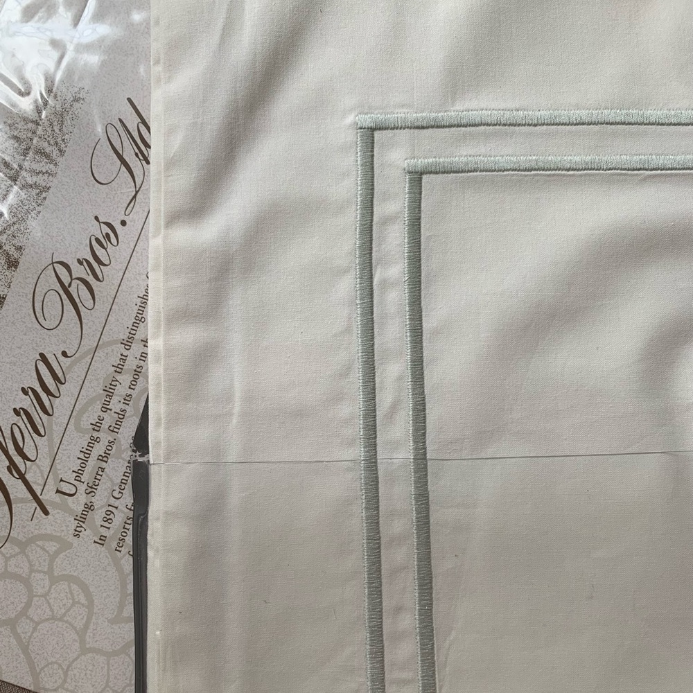 Sferra Grande Hotel standard sham NIP - Picture 2 of 5